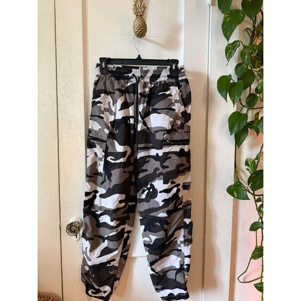 Almost famous women’s size small black-and-white camo pants
